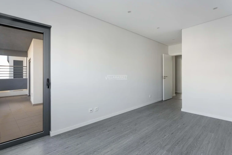 Apartamento T3 para Venda em Quelfes Foto 10