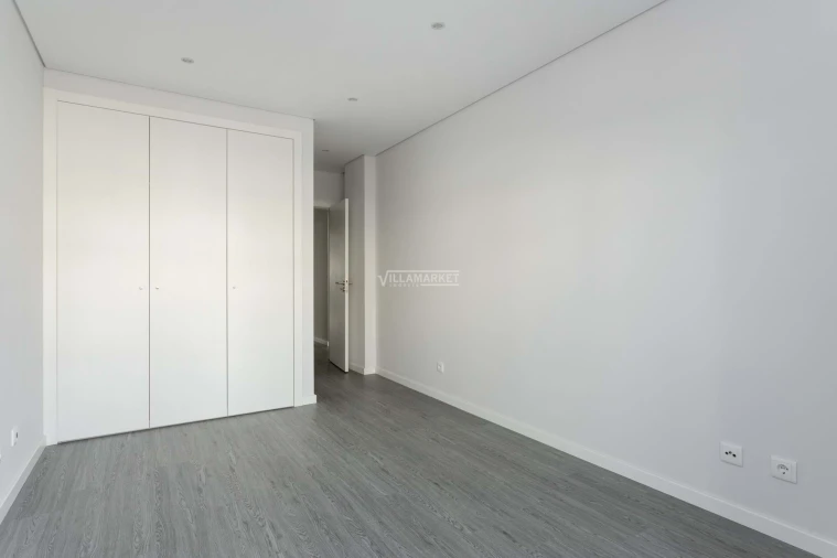 Apartamento T3 para Venda em Quelfes Foto 18