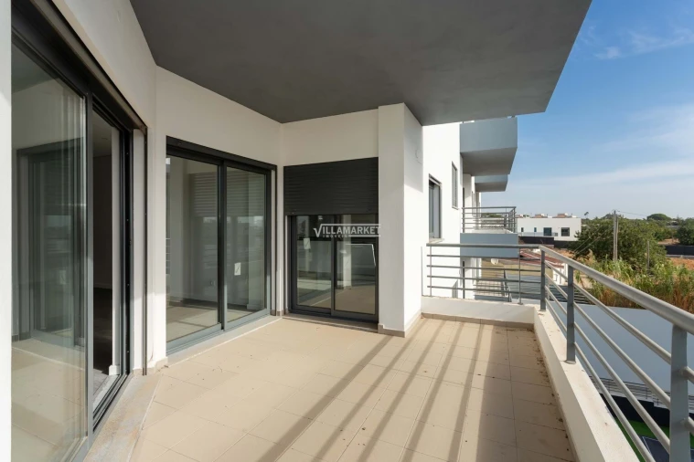 Apartamento T3 para Venda em Quelfes Foto 3