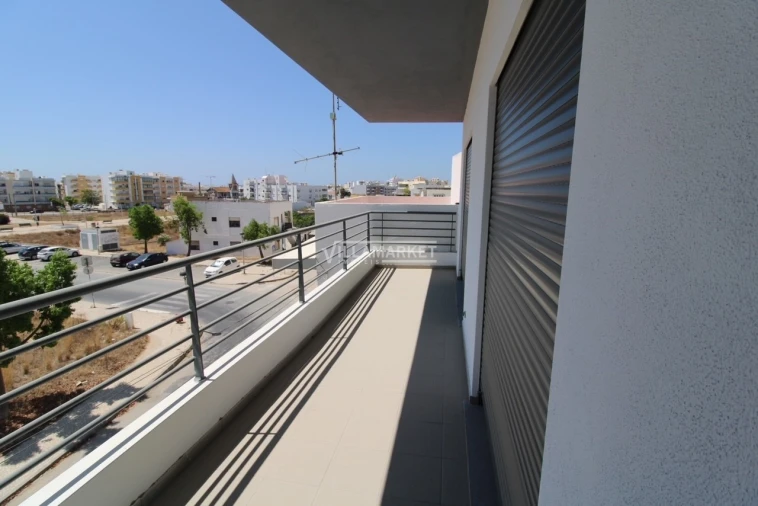Apartamento T3 para Venda em Quelfes Foto 6