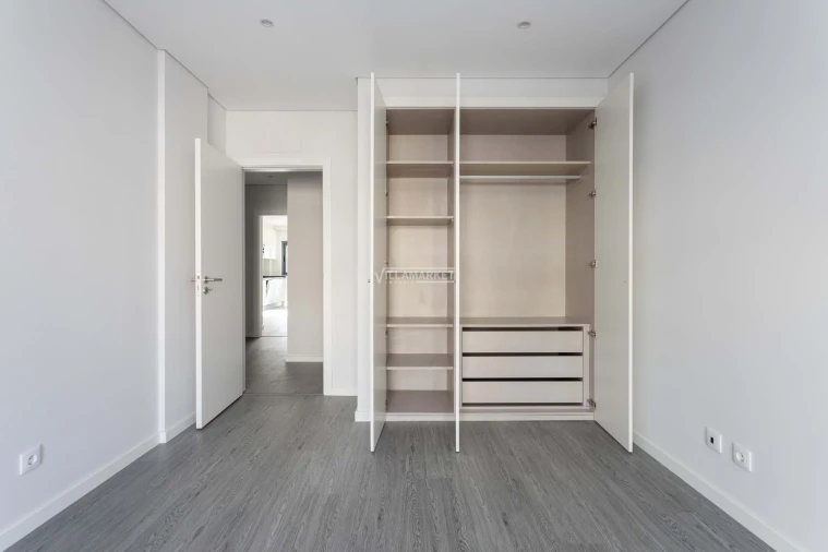 Apartamento T3 para Venda em Quelfes Foto 17