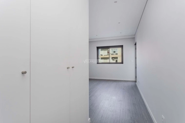 Apartamento T3 para Venda em Quelfes Foto 13