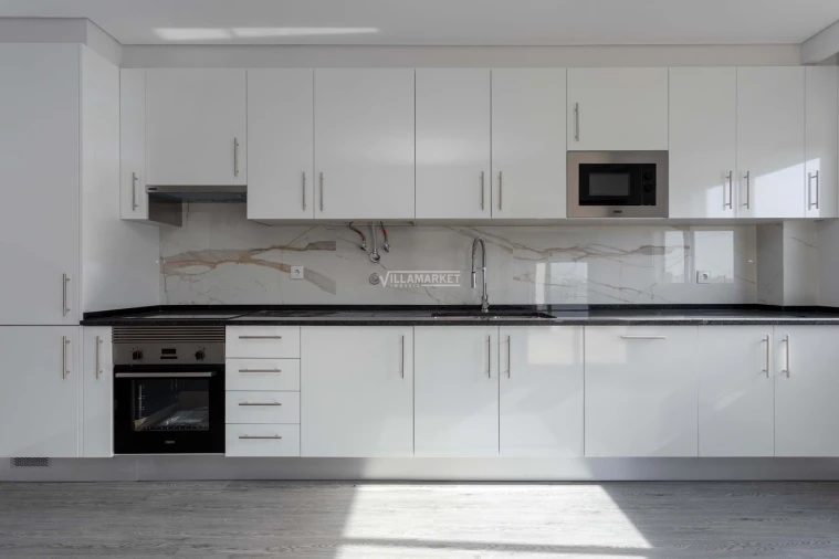 Apartamento T3 para Venda em Quelfes Foto 11