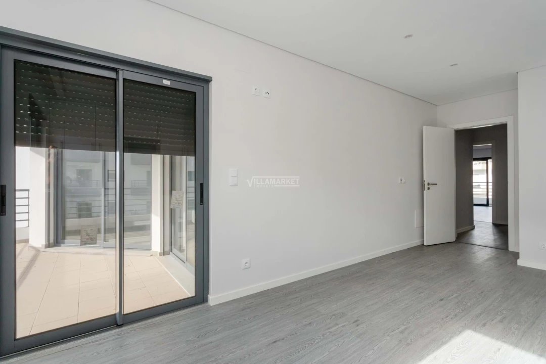 Apartamento T3 para Venda em Quelfes Foto 14