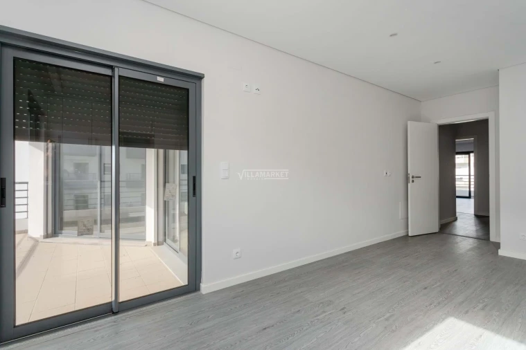 Apartamento T3 para Venda em Quelfes Foto 14