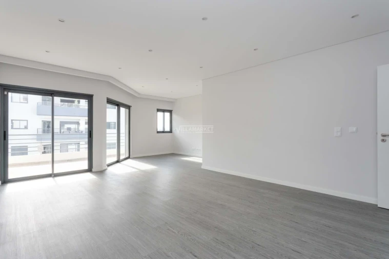 Apartamento T3 para Venda em Quelfes Foto 7