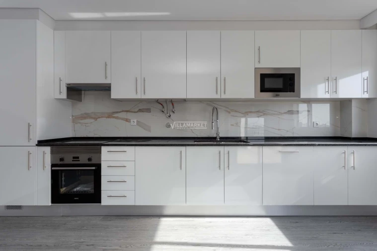 Apartamento T3 para Venda em Quelfes Foto 11