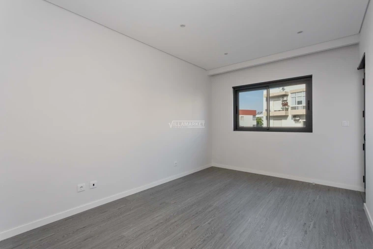 Apartamento T3 para Venda em Quelfes Foto 15