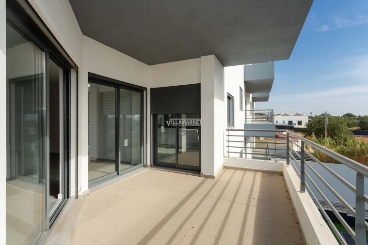 Apartamento T3 para Venda em Quelfes Foto 3