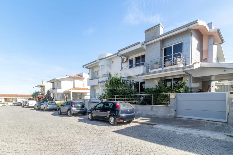 Moradia T4 para Venda em Cidade da Maia Foto 10