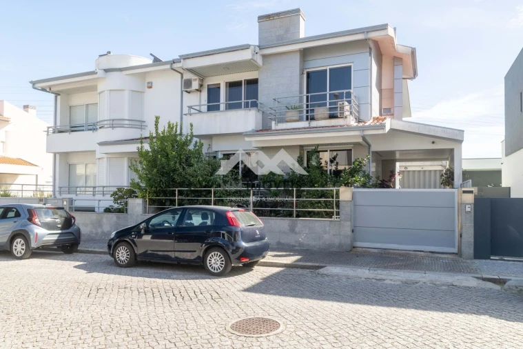 Moradia T4 para Venda em Cidade da Maia Foto 8