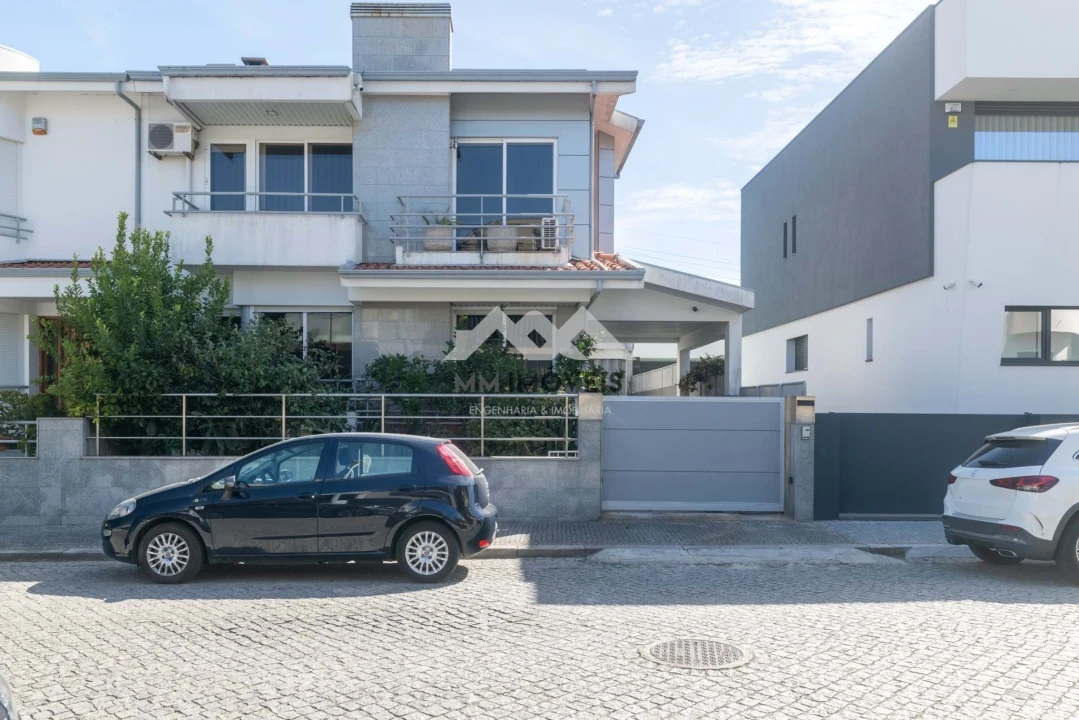 Moradia T4 para Venda em Cidade da Maia Foto 2