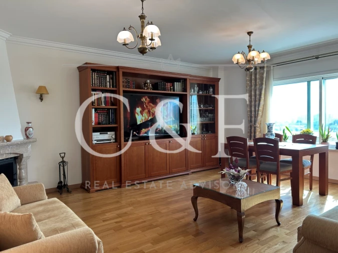 Apartamento T3 para Venda em Sacavém e Prior Velho Foto 1