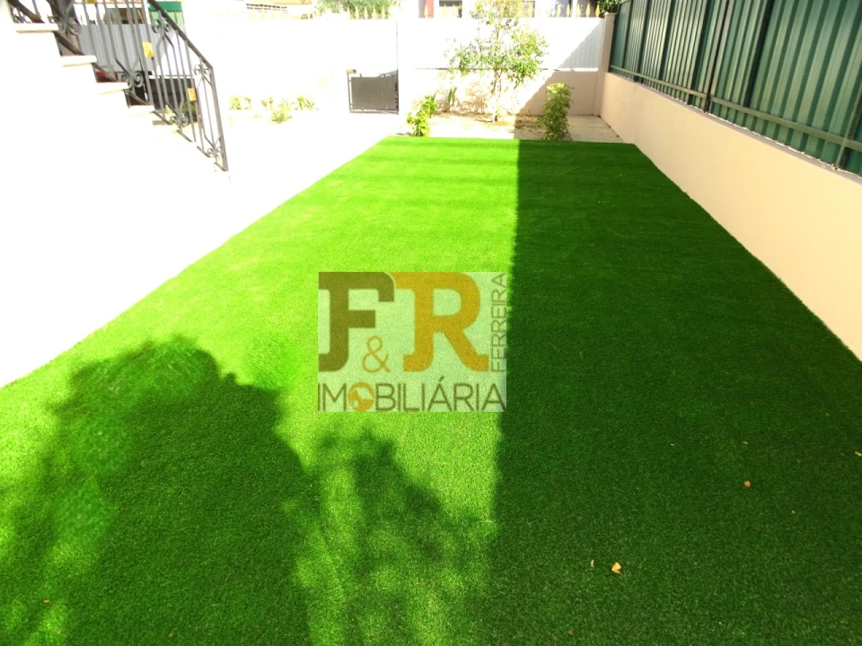 Moradia T2 para Venda em Quinta do Conde Foto 4