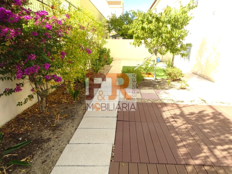 Moradia T2 para Venda em Quinta do Conde Foto 5
