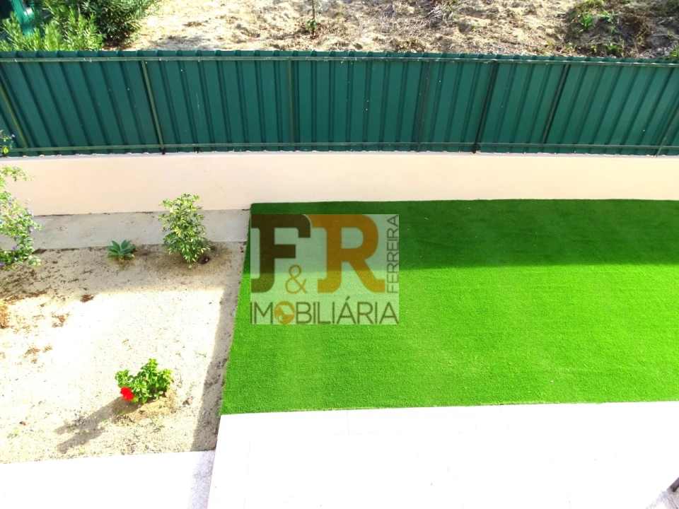 Moradia T2 para Venda em Quinta do Conde Foto 26