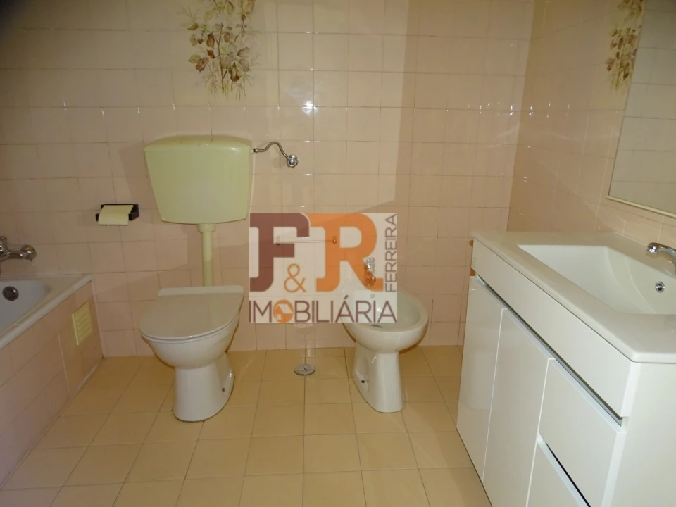 Moradia T2 para Venda em Quinta do Conde Foto 33