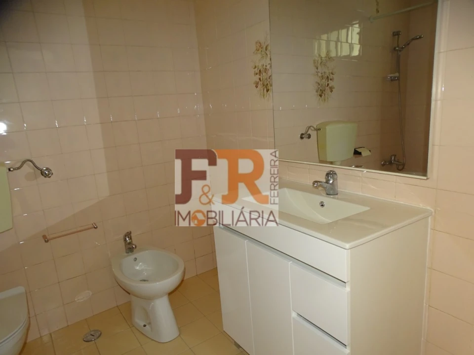 Moradia T2 para Venda em Quinta do Conde Foto 38