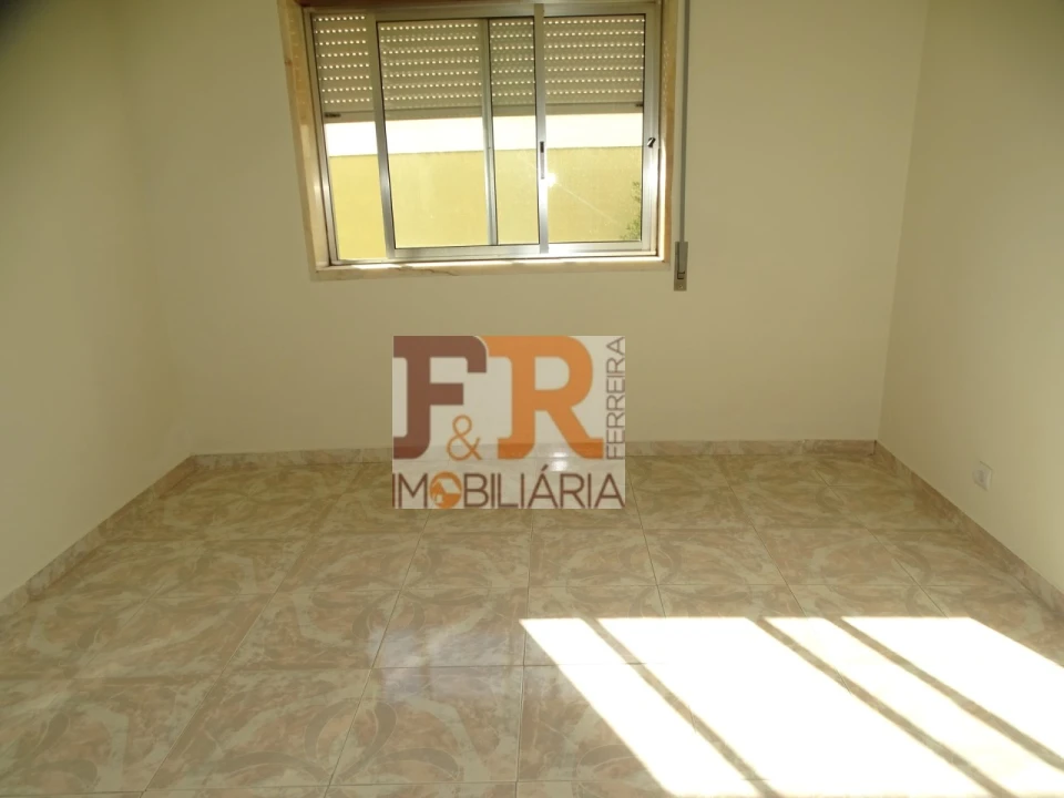 Moradia T2 para Venda em Quinta do Conde Foto 40