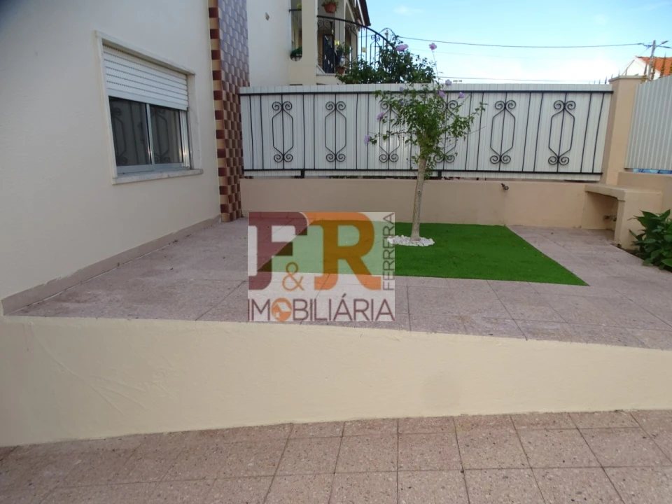 Moradia T2 para Venda em Quinta do Conde Foto 51