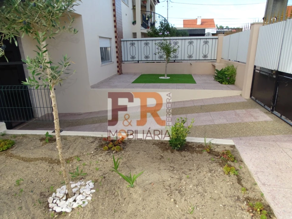 Moradia T2 para Venda em Quinta do Conde Foto 57