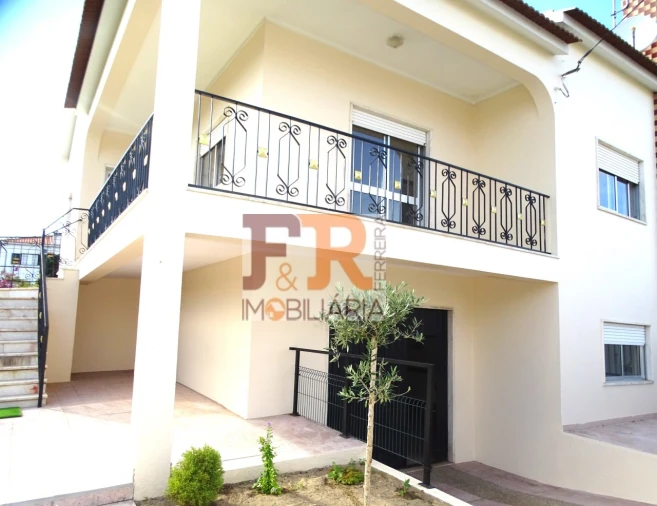 Moradia T2 para Venda em Quinta do Conde Foto 1