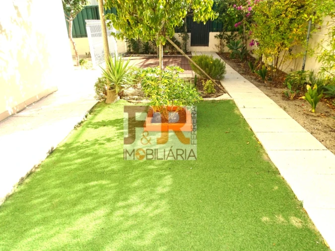 Moradia T2 para Venda em Quinta do Conde Foto 2