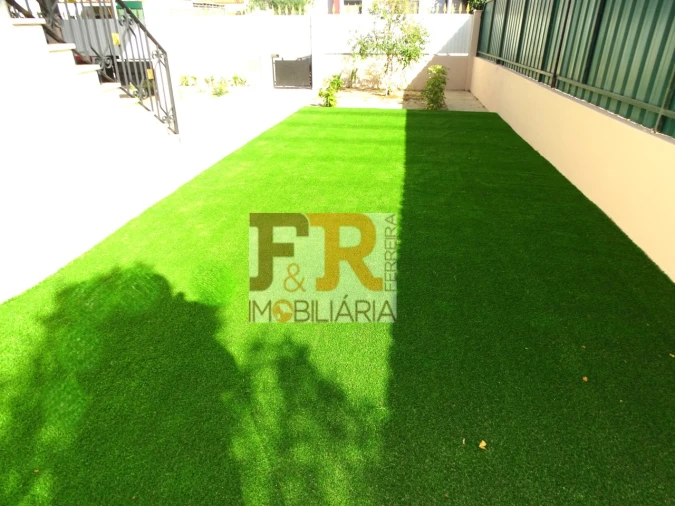 Moradia T2 para Venda em Quinta do Conde Foto 4