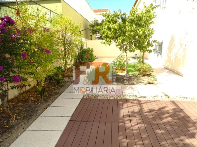 Moradia T2 para Venda em Quinta do Conde Foto 8
