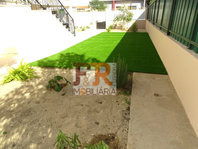 Moradia T2 para Venda em Quinta do Conde Foto 16