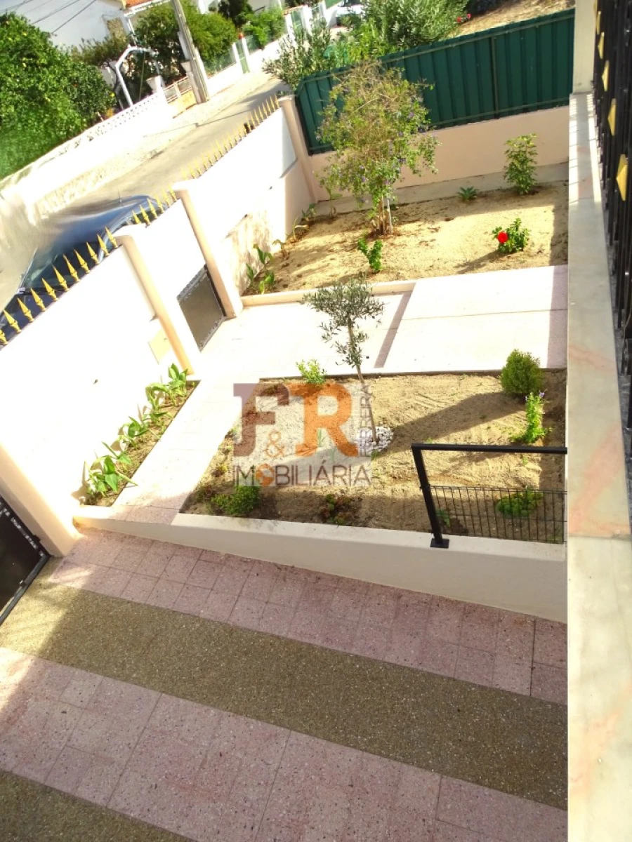 Moradia T2 para Venda em Quinta do Conde Foto 25