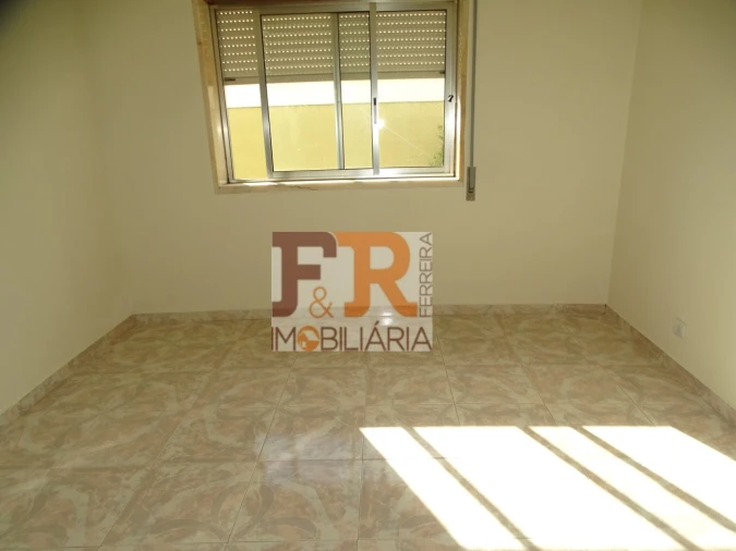 Moradia T2 para Venda em Quinta do Conde Foto 40