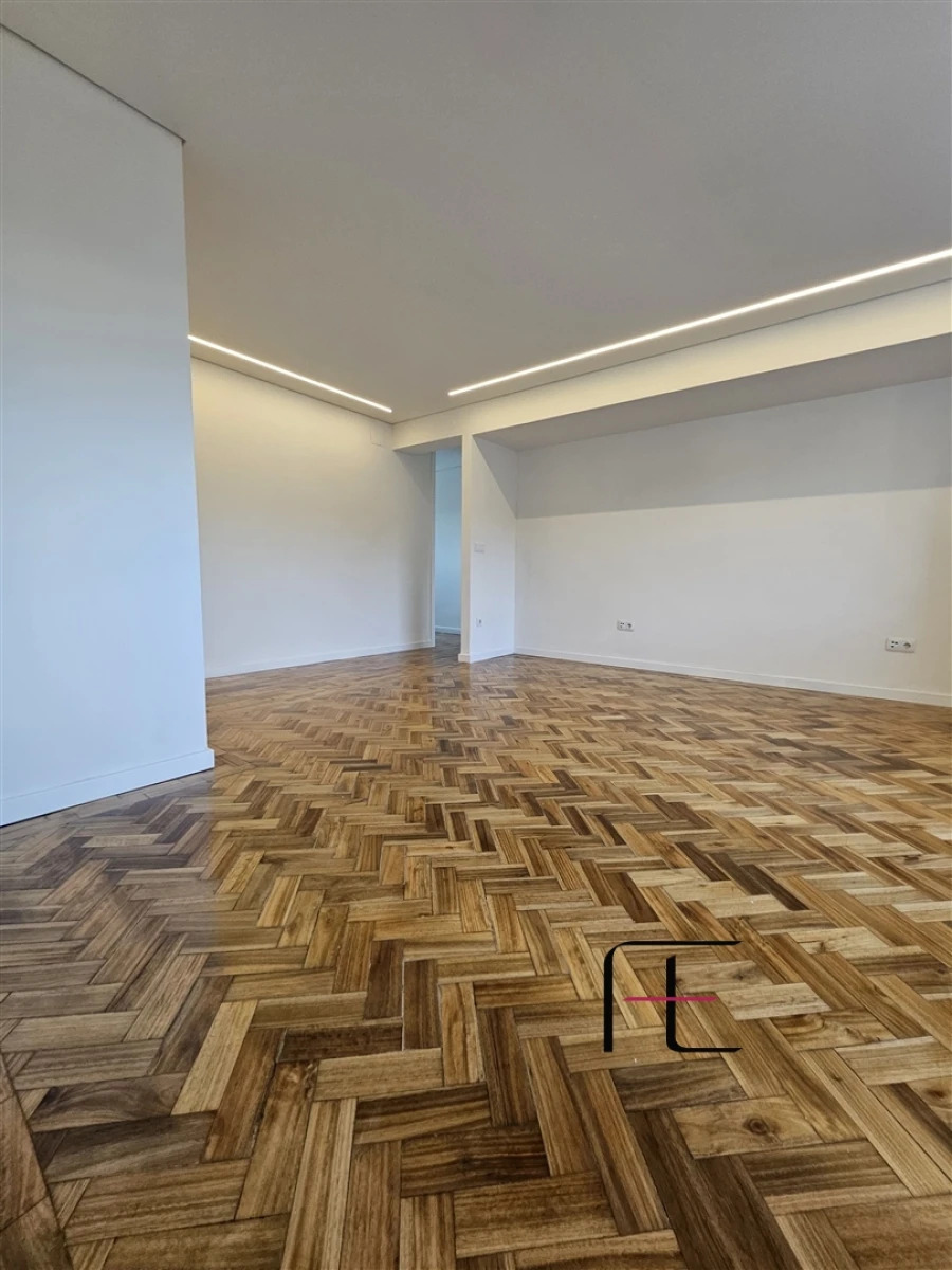 Apartamento T4 para Venda em Cedofeita, Santo Ildefonso, Sé, Miragaia, São Nicolau e Vitória Foto 5