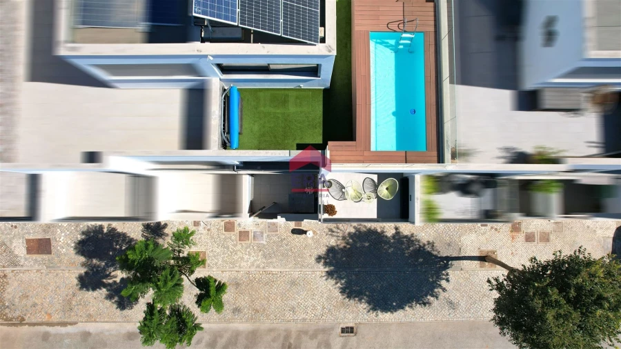 Moradia T0 para Venda em Quelfes Foto 2