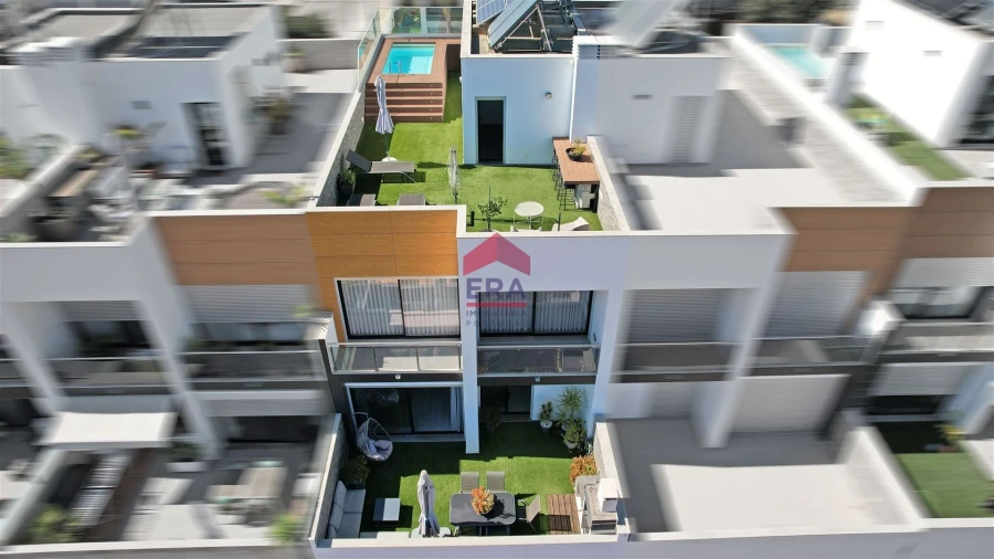 Moradia T0 para Venda em Quelfes Foto 5