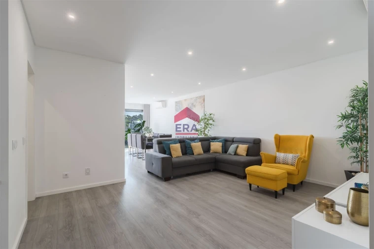 Moradia T0 para Venda em Quelfes Foto 9