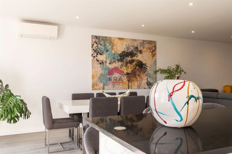 Moradia T0 para Venda em Quelfes Foto 18