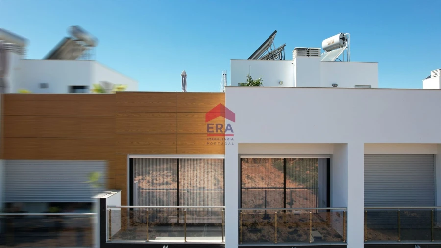 Moradia T0 para Venda em Quelfes Foto 7