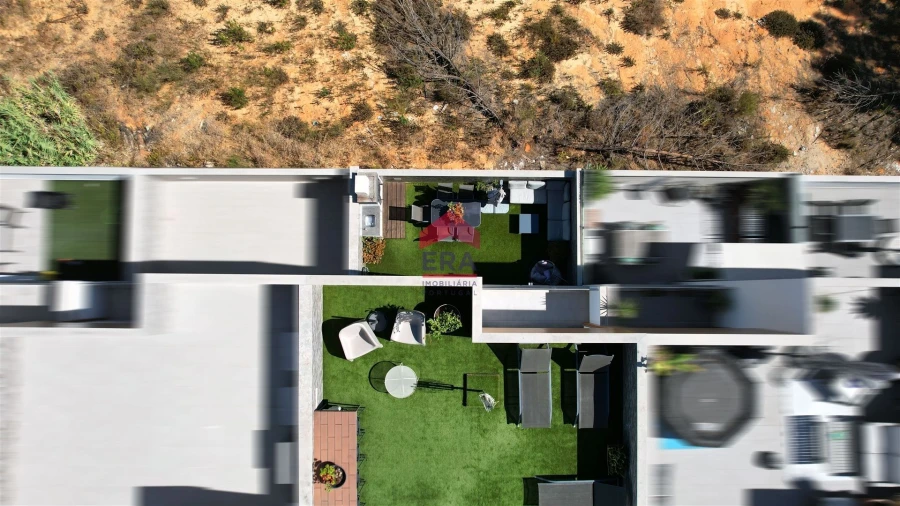 Moradia T0 para Venda em Quelfes Foto 3