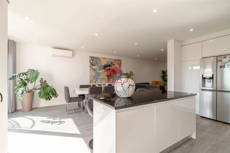 Moradia T0 para Venda em Quelfes Foto 17