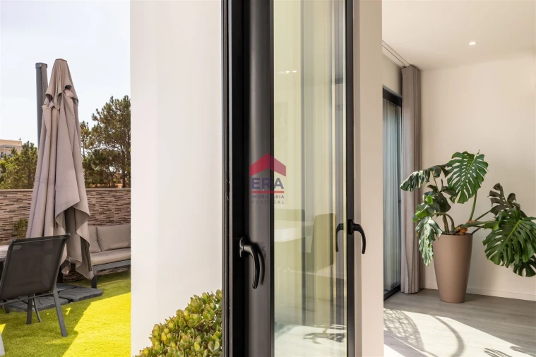 Moradia T0 para Venda em Quelfes Foto 19