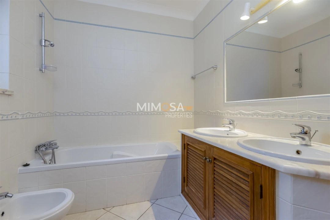 Moradia T3 para Arrendamento em Budens Foto 15