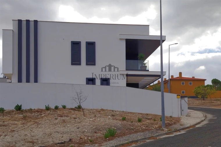 Moradia T3 para Venda em Alenquer (Santo Estêvão e Triana) Foto 4