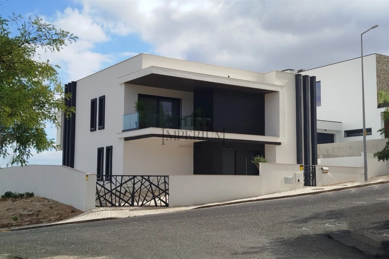 Moradia T3 para Venda em Alenquer (Santo Estêvão e Triana) Foto 1