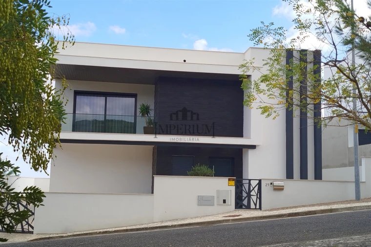 Moradia T3 para Venda em Alenquer (Santo Estêvão e Triana) Foto 2