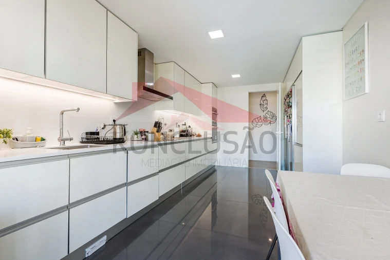 Apartamento T3 para Venda em Sacavém e Prior Velho Foto 3