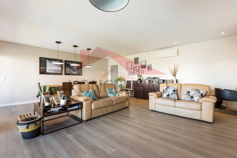 Apartamento T3 para Venda em Sacavém e Prior Velho Foto 9