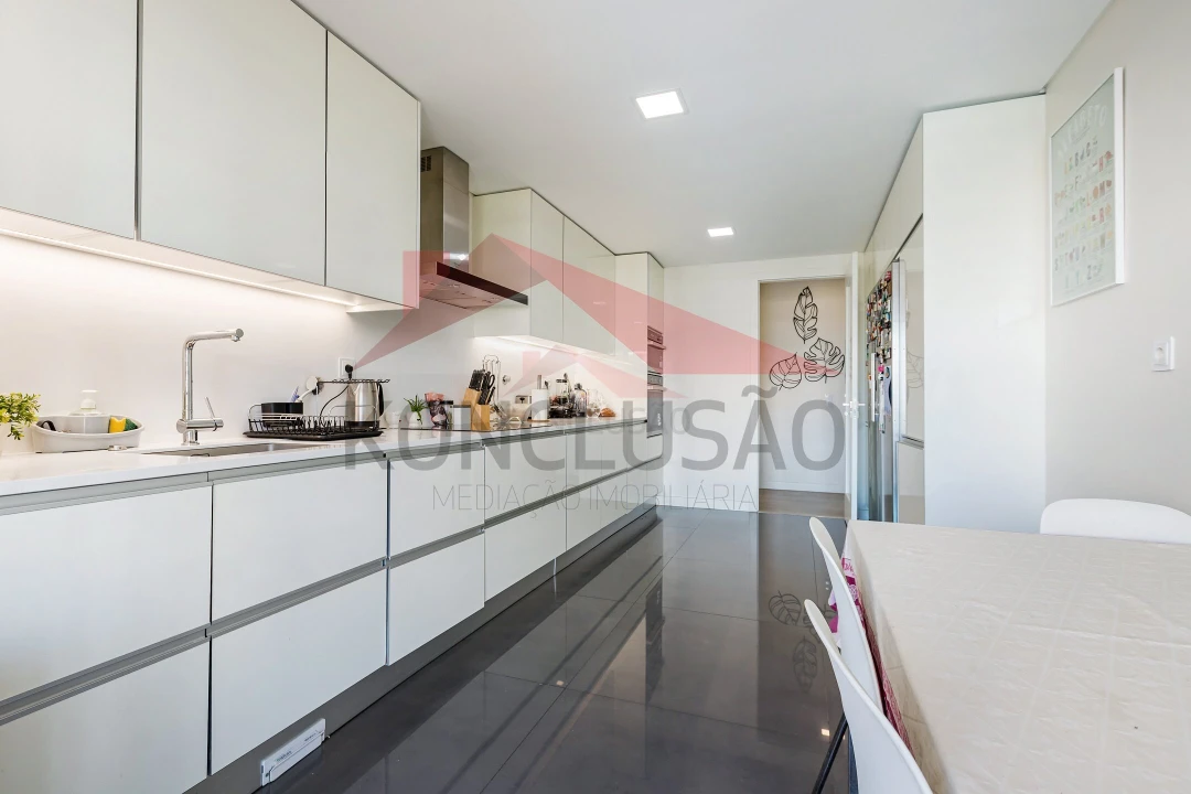 Apartamento T3 para Venda em Sacavém e Prior Velho Foto 3