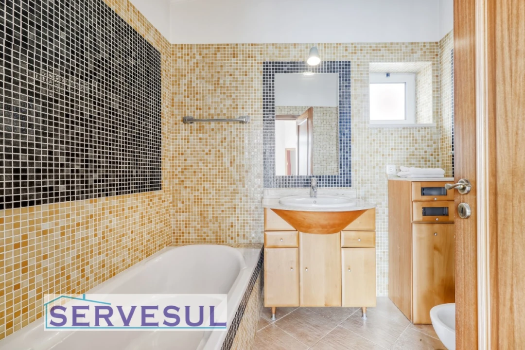 Moradia T4 para Venda em Estômbar e Parchal Foto 23