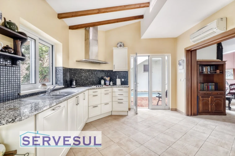 Moradia T4 para Venda em Estômbar e Parchal Foto 3